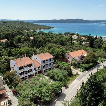 Apartments Mrva Ugljan Esterno foto