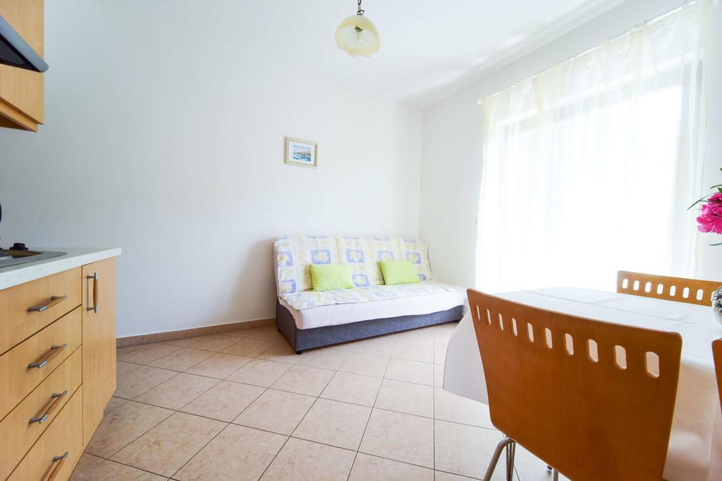 Apartments Mrva Ugljan Esterno foto